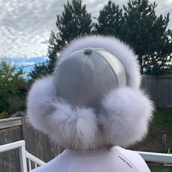 Real leather and fox fur hat, lined, soft grey, new item, Ushanka, Trapper hat - Picture 4 of 16